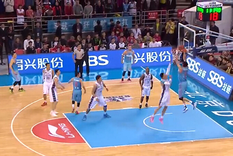 英超半场：西蒙斯传射，里沙利松破门，热刺2-0布伦特福德（英超半场战报：西蒙斯一传一射，里沙利松建功，热刺2-0领先布伦特福德）