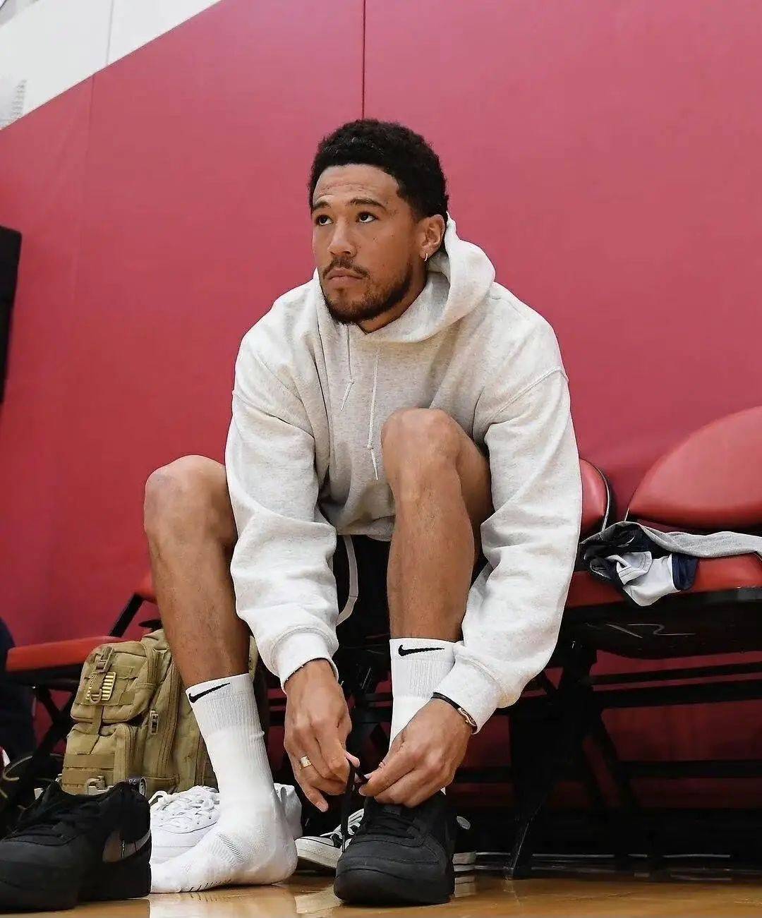 ESPN：曼联计划明年夏窗再引进中场，届时球队将有足够资金（ESPN：曼联计划明夏追加中场引援，届时资金充足）