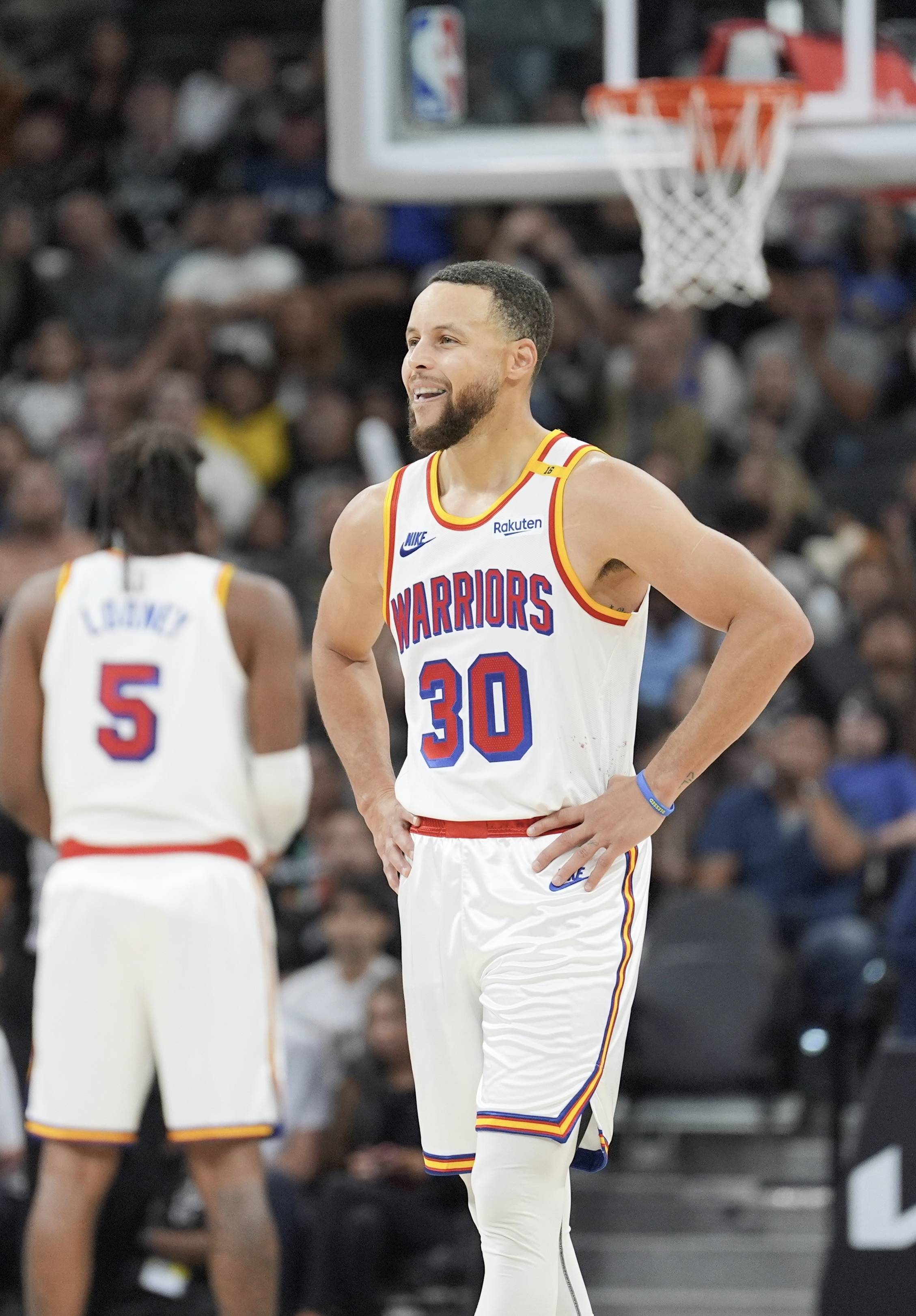 B费获评9.3分+加冕MVP：无敌双响炮+大师级挑传助攻，太丝滑了（B费斩获9.3分当选MVP：梅开二度+大师挑传助攻，表现行云流水）