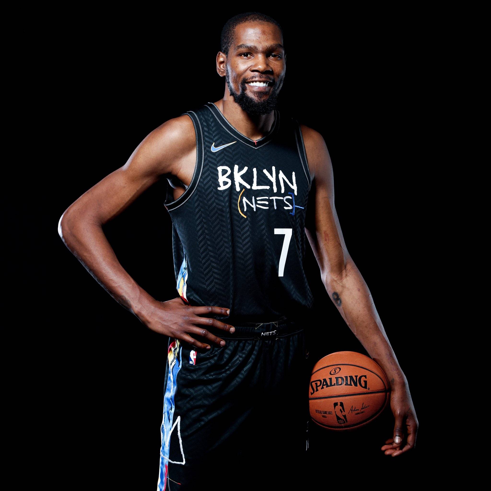 广东对抗训练！萨姆纳暴扣，王少杰好使，崔永熙未现身5v5！（广东队对抗训练！萨姆纳飞天暴扣，王少杰状态火热，崔永熙未参加5v5）