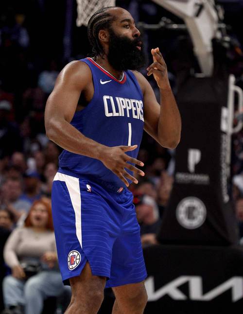 国王首节怒砍40分，禁区得分22-10领先（国王首节火力全开轰下40分，内线得分以22比10占优）