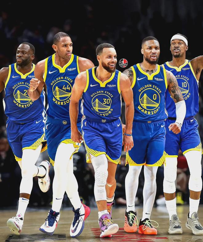 😎这人谁啊（摘掉墨镜）🥺号召力这么强！（这位是谁？摘下墨镜一看，号召力爆棚！）