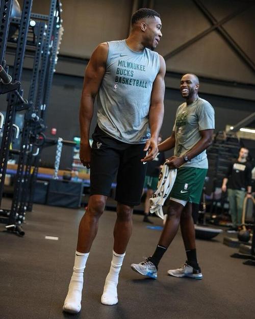 摩洛哥队非洲杯大名单：阿什拉夫领衔，卜拉欣、马兹拉维入选（摩洛哥非洲杯名单出炉：阿什拉夫领衔，卜拉欣、马兹拉维在列）