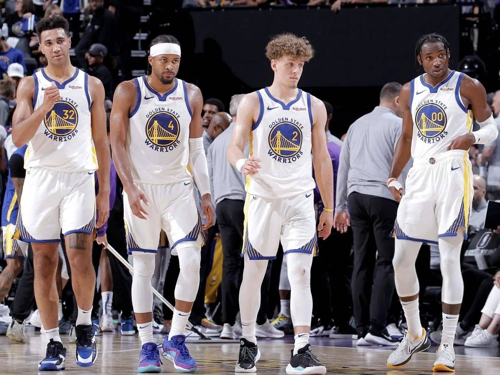 爱德华兹生涯已101次单场得分30+，追平唐斯并列队史第一（爱德华兹生涯第101次单场30+，与唐斯并列队史第一）