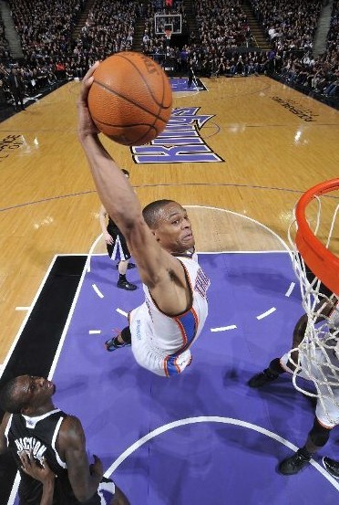 比肩传奇！SGA近100场得分&抢断等数据仅次于同区间乔丹（逼近传奇！SGA近百场得分、抢断等表现仅逊同期乔丹）