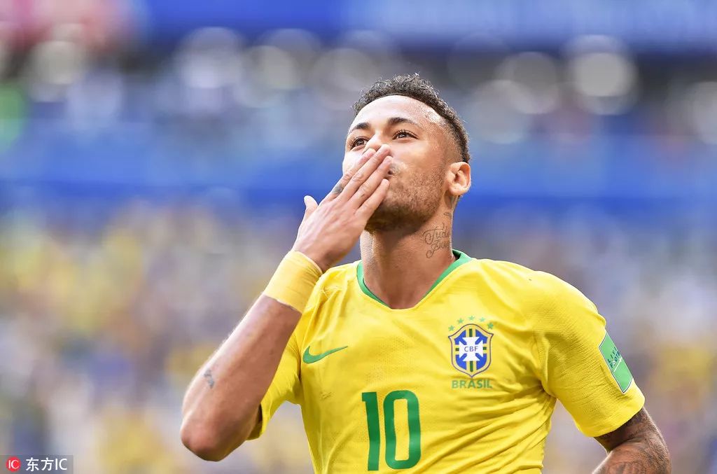 不到24岁！杰伦·约翰逊成为历史上砍下20+15+15最年轻前锋（未满24岁！杰伦·约翰逊成史上最年轻完成20+15+15的前锋）