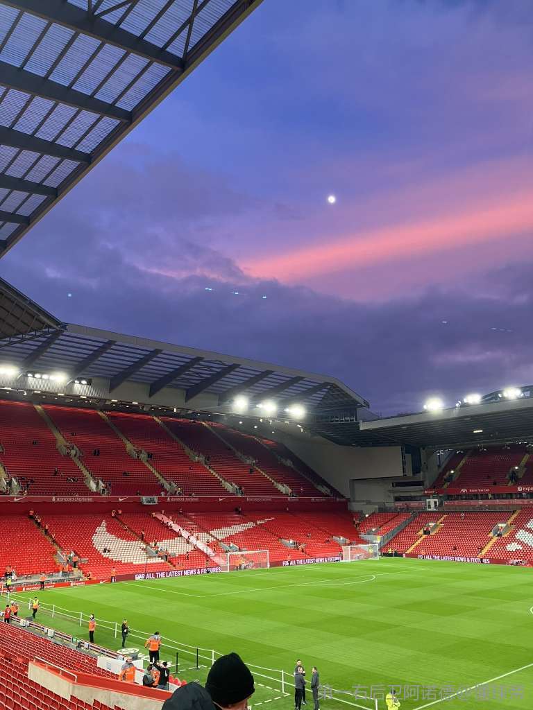 苏炳添退役，吴艳妮惹争议？晒出6年前合照，网友却认不出她是谁（苏炳添宣布退役，吴艳妮引发热议？晒出6年前合影，网友直呼认不出）