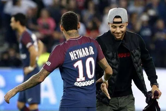 英超最快百球纪录！哈兰德为英超立新标（哈兰德刷新英超百球速度纪录，树立联赛新标杆）